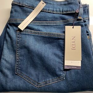 NWT. NYDJ Barbara Bootcut 18W